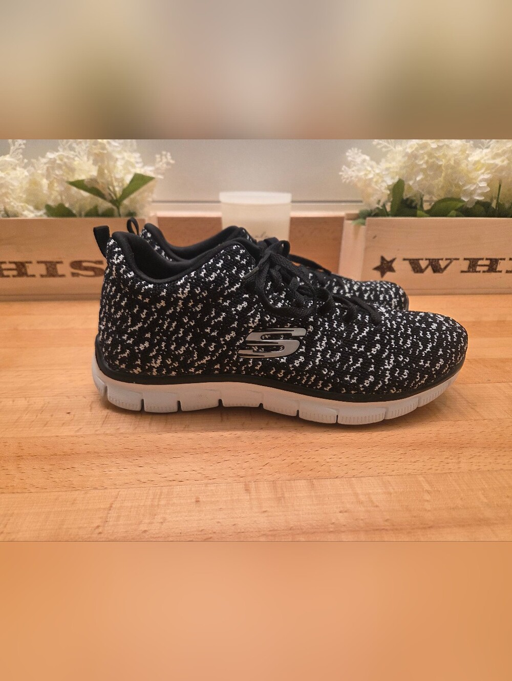Skechers Relaxed Fit Empire - Connections Women's Sneakers Black/White Sz 9.5